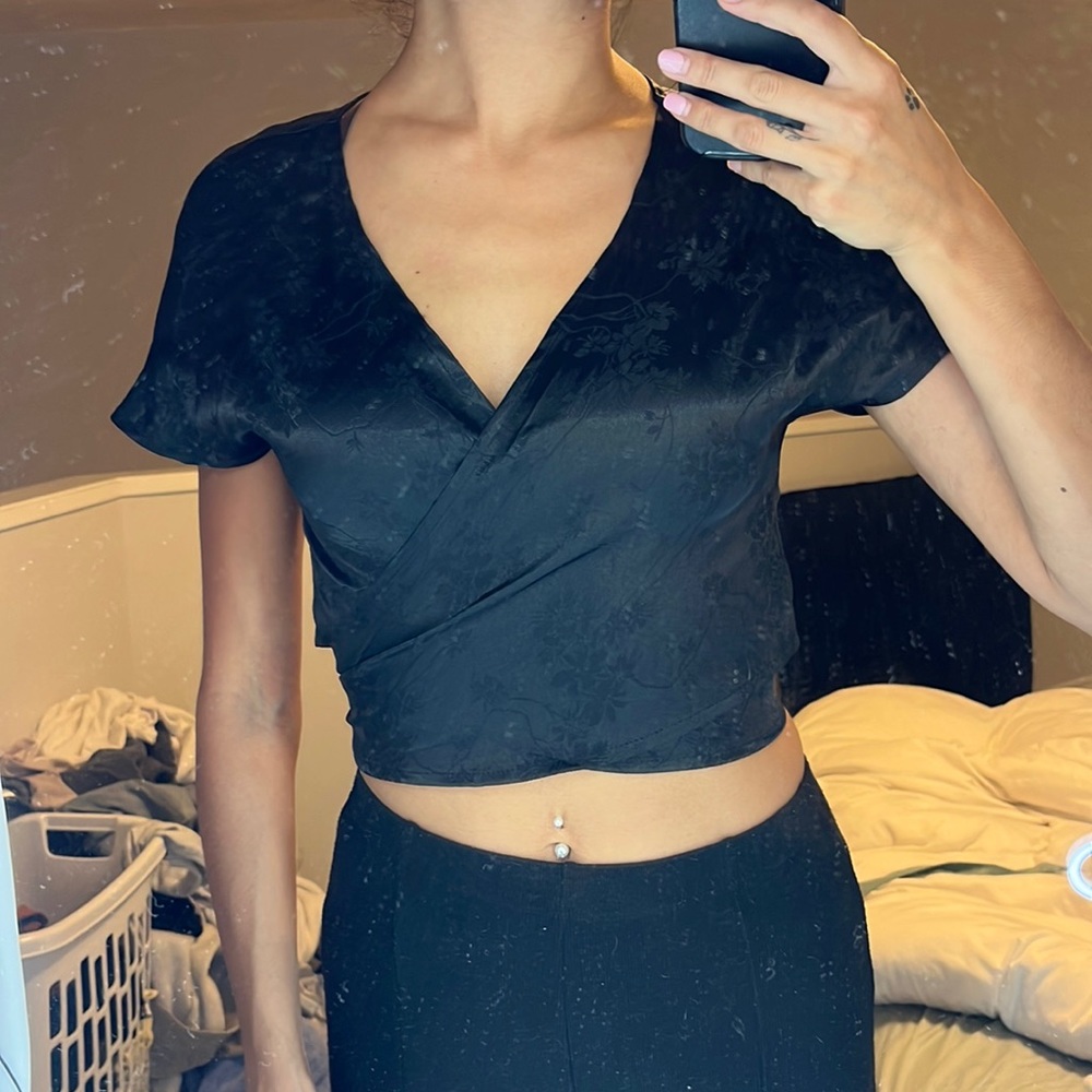 Black floral tie crop top